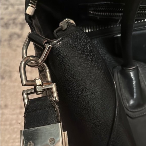 ✨HP✨ Givenchy Antigona Bag - Picture 13 of 15